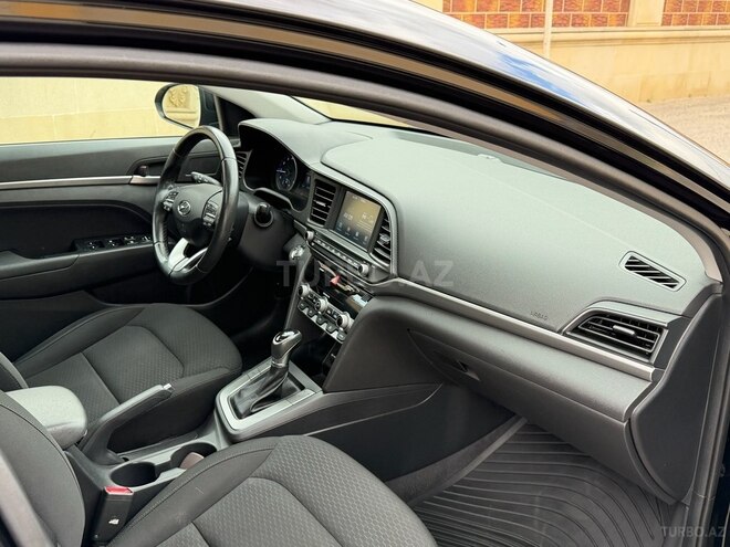 Hyundai Elantra-13
