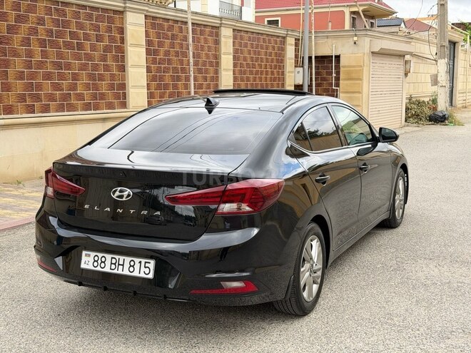 Hyundai Elantra-9