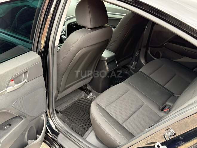 Hyundai Elantra-15