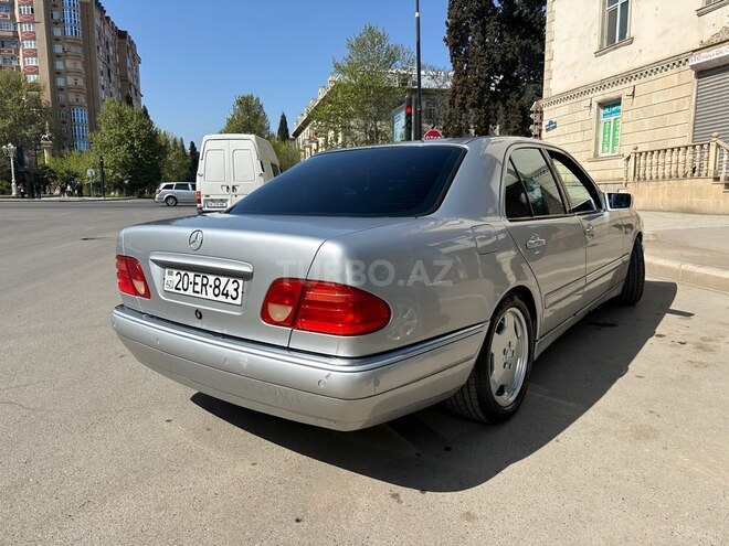 Mercedes E 240-5