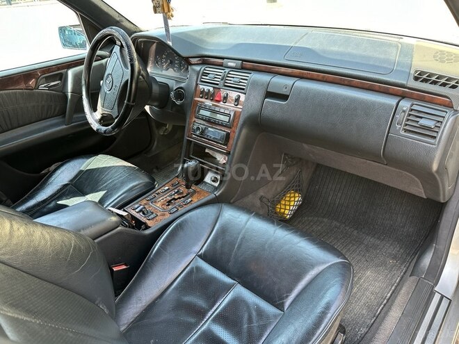 Mercedes E 240-6