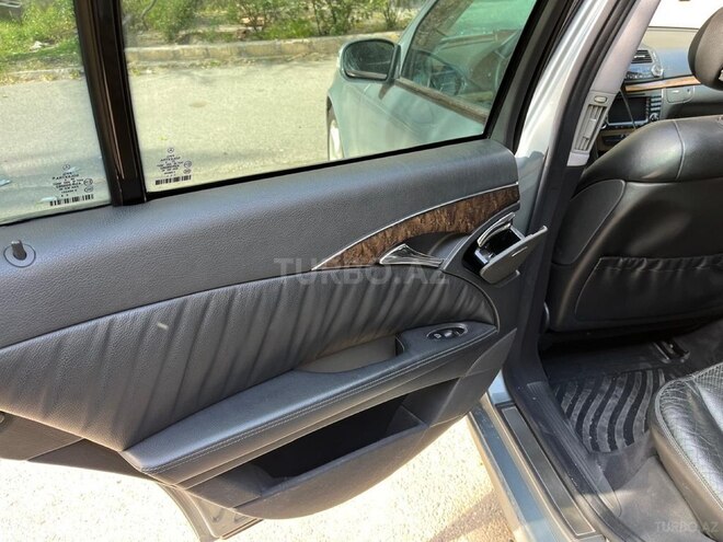 Mercedes E 220-12