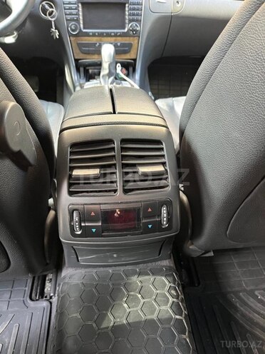 Mercedes E 220-11