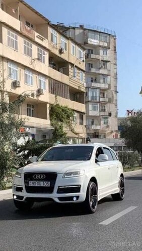 Audi Q7-1