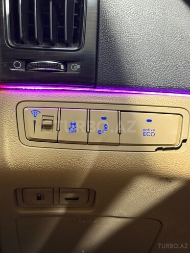 Hyundai Sonata-26