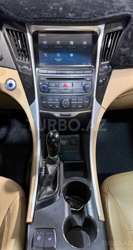 Hyundai Sonata-25
