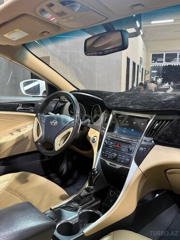 Hyundai Sonata-24