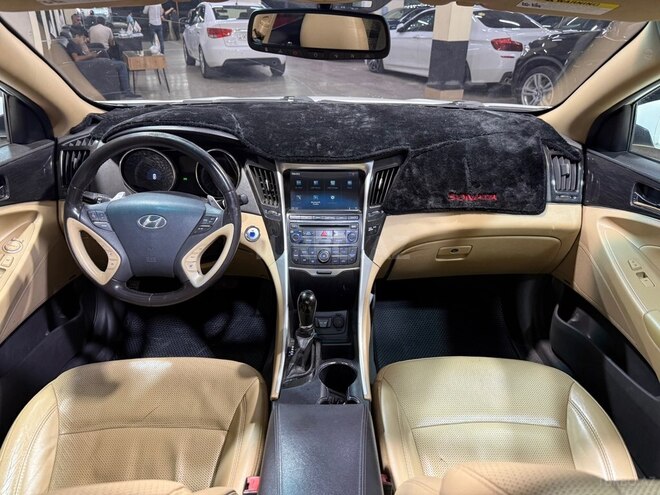 Hyundai Sonata-23