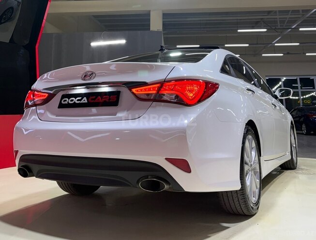 Hyundai Sonata-12