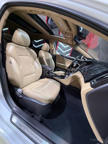 Hyundai Sonata-18