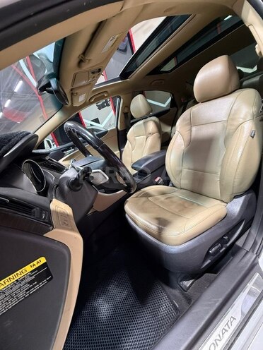 Hyundai Sonata-16