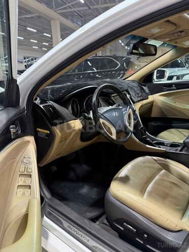 Hyundai Sonata-15