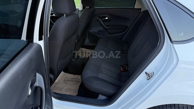 Volkswagen Polo-7