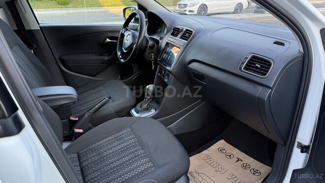 Volkswagen Polo-6