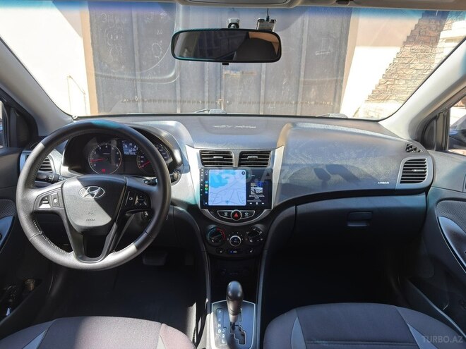 Hyundai Accent-5