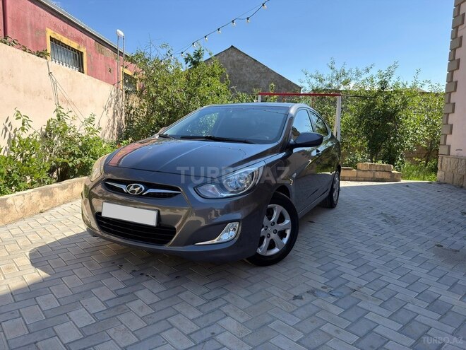 Hyundai Accent-2