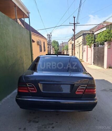 Mercedes E 270-5