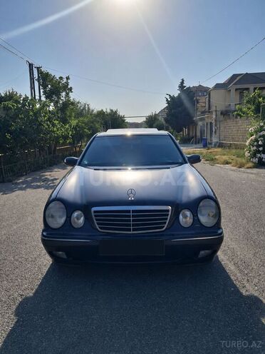Mercedes E 270-4