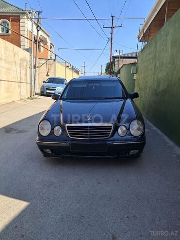 Mercedes E 270-1