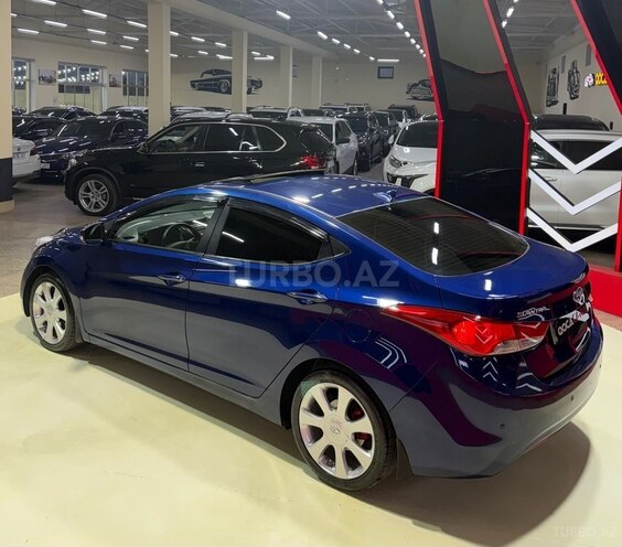 Hyundai Elantra-10