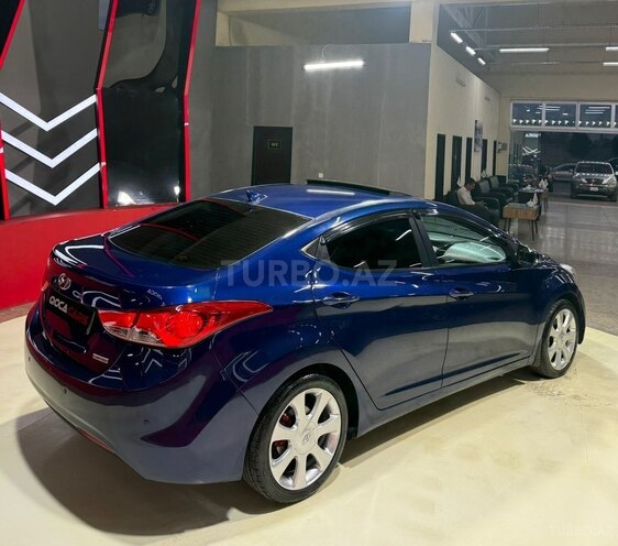 Hyundai Elantra-9