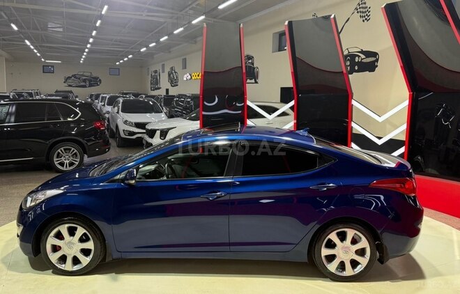 Hyundai Elantra-8