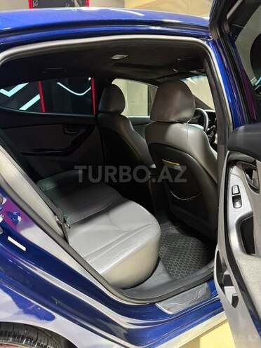 Hyundai Elantra-19