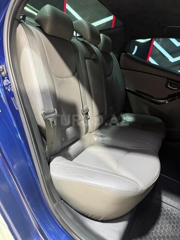 Hyundai Elantra-21
