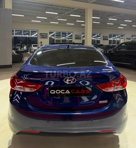 Hyundai Elantra-13