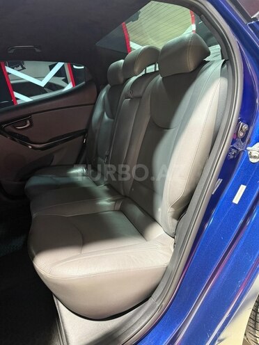 Hyundai Elantra-22