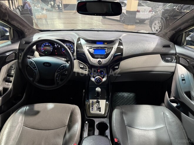 Hyundai Elantra-18