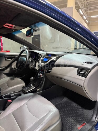 Hyundai Elantra-16