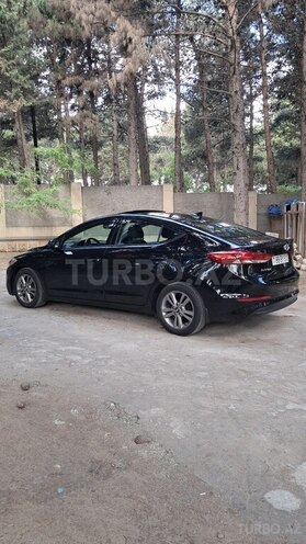 Hyundai Elantra-4