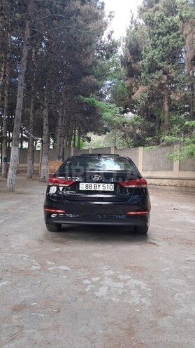 Hyundai Elantra-6