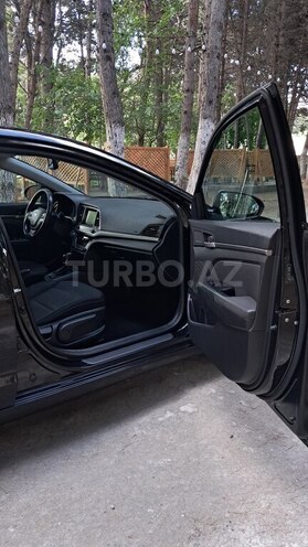 Hyundai Elantra-7