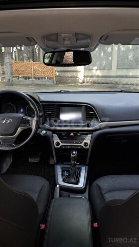 Hyundai Elantra-14