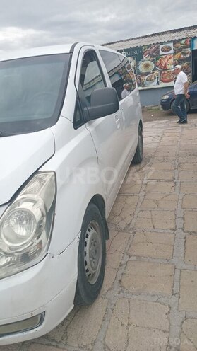 Hyundai H-1-2