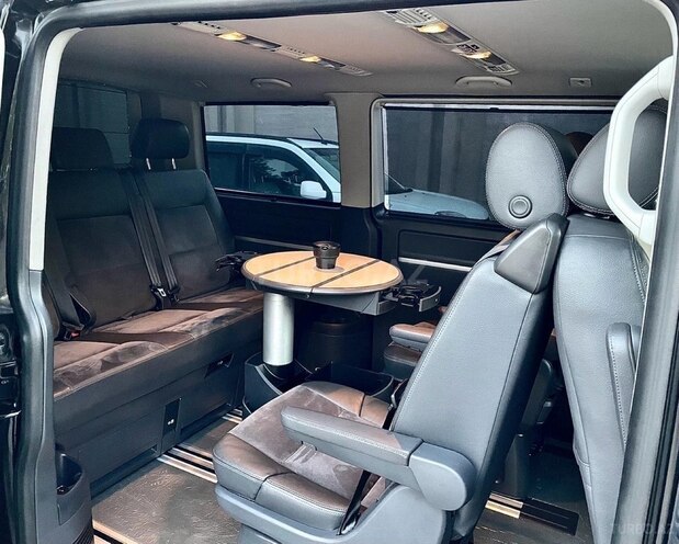 Volkswagen Multivan-9