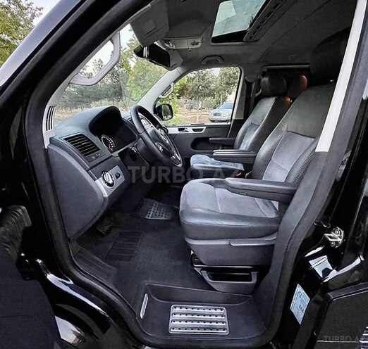 Volkswagen Multivan-7