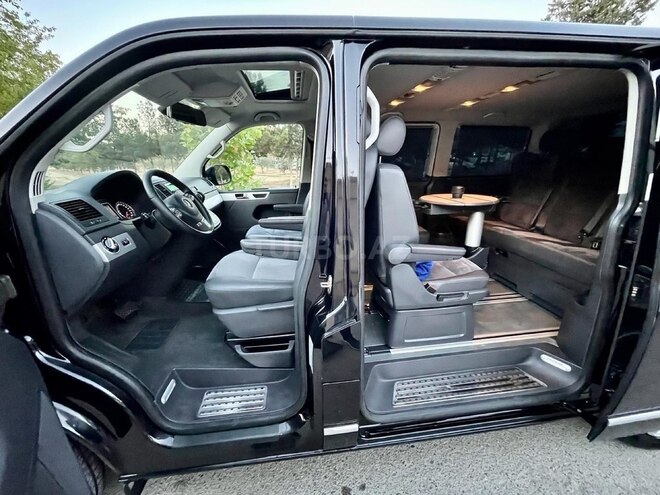Volkswagen Multivan-8