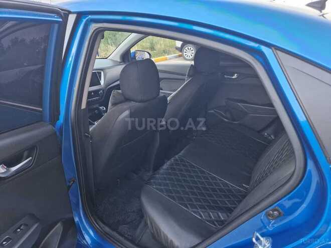 Hyundai Accent-19