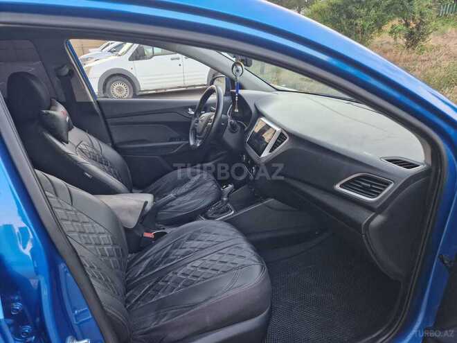 Hyundai Accent-11