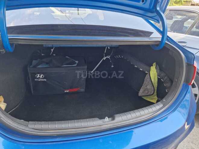 Hyundai Accent-21