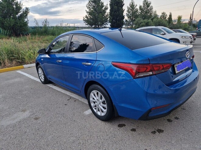 Hyundai Accent-12