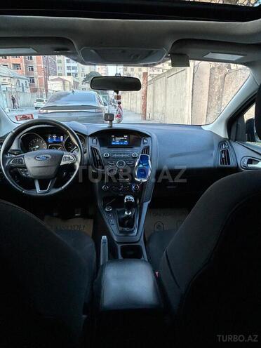 Ford Focus-7