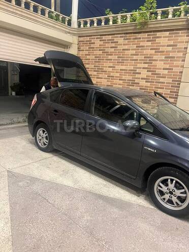 Toyota Prius-5