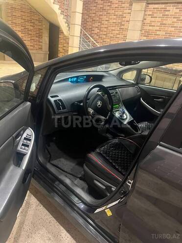 Toyota Prius-4
