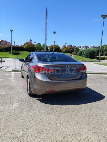 Hyundai Elantra-3