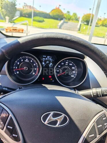 Hyundai Elantra-6