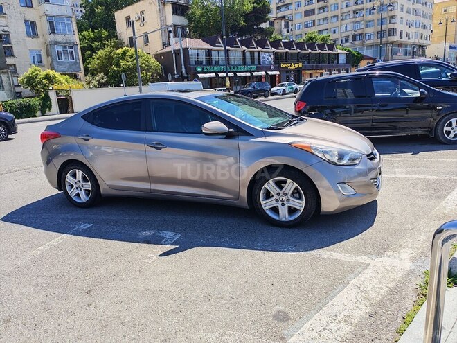 Hyundai Elantra-8